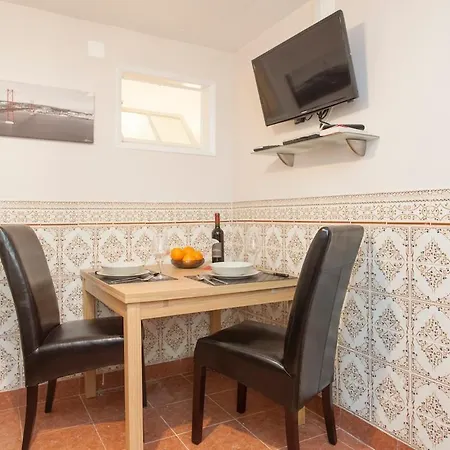 Principe Real Charming 1br,ba Private Courtyard 아파트 리스본